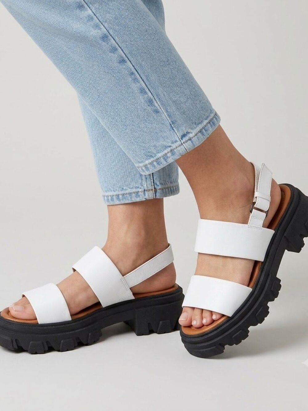 Silent D White Platform Sandals size 39 / 8/8.5